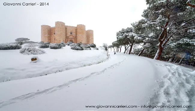 Castel del Monte and the snowy path