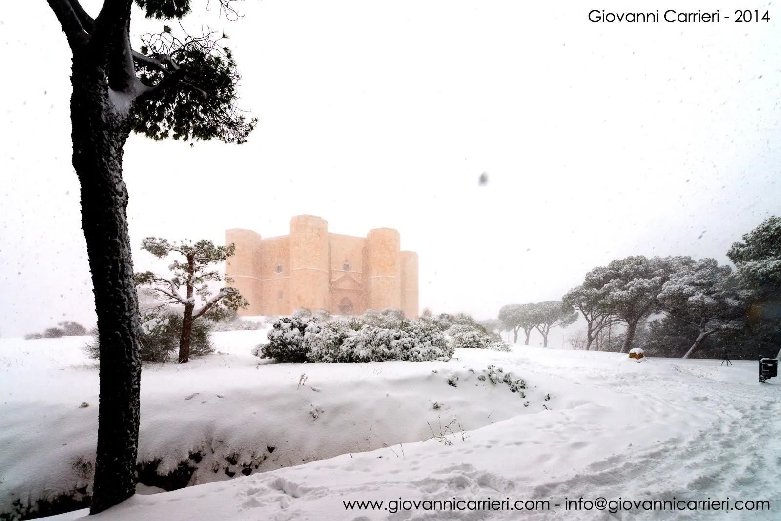 Nevicata su Castel del Monte