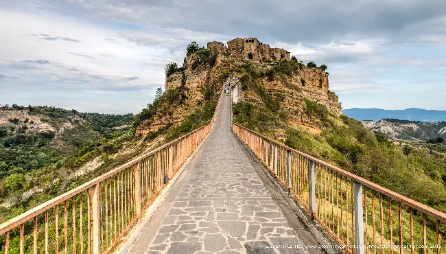 Il ponte per accedere a Civita di Bagnoregio