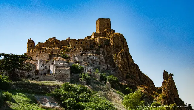 La torre normanna di Craco vecchia