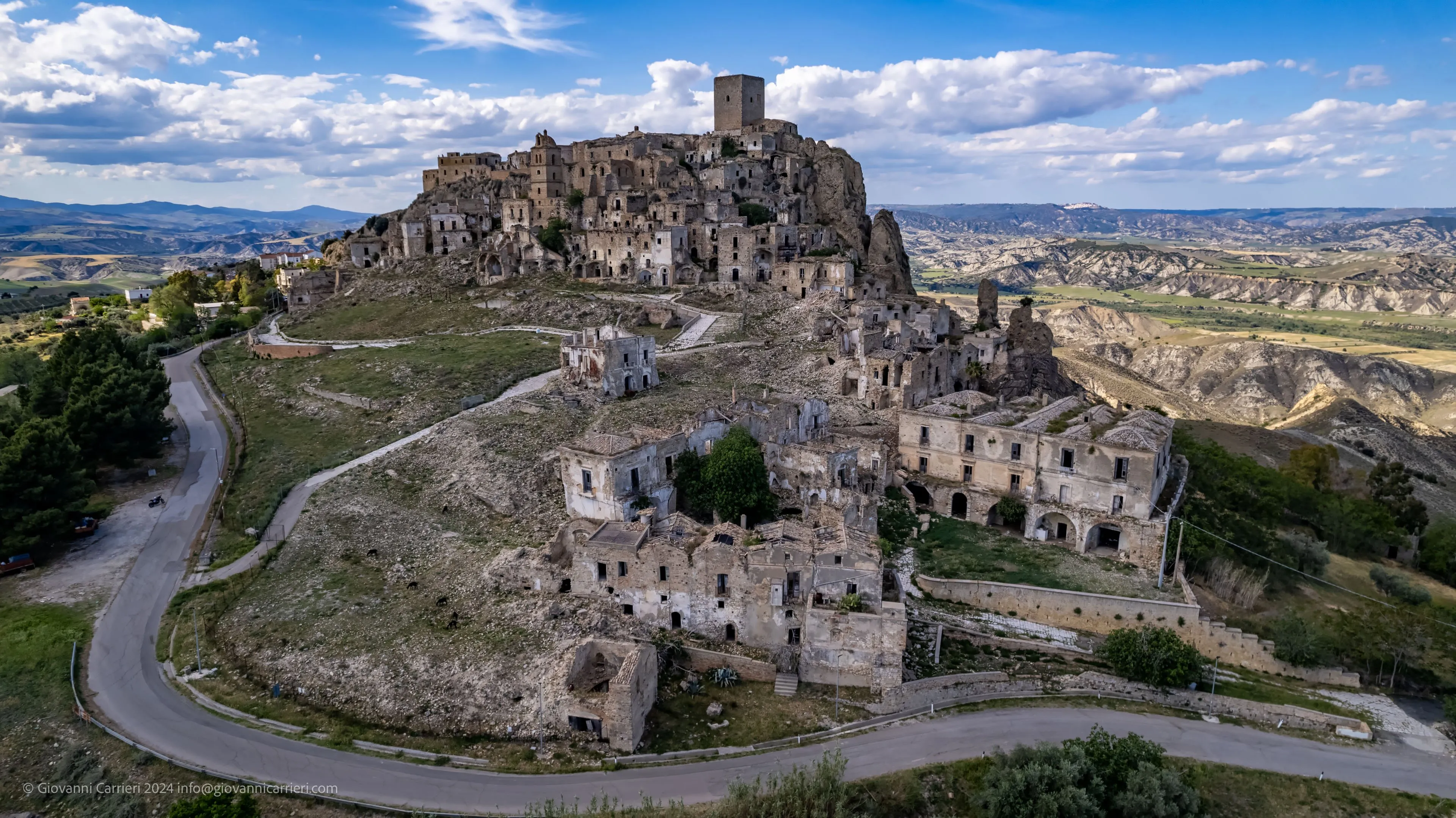 Craco, il borgo fantasma visto da sud