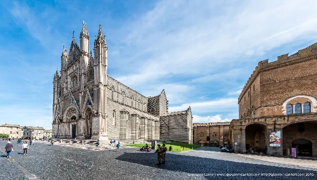 Il Duomo di Orvieto, vista laterale