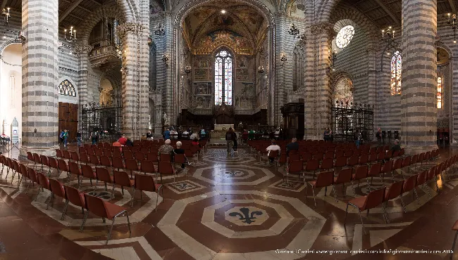 Panoramica dell'altare del Duomo di Orvieto