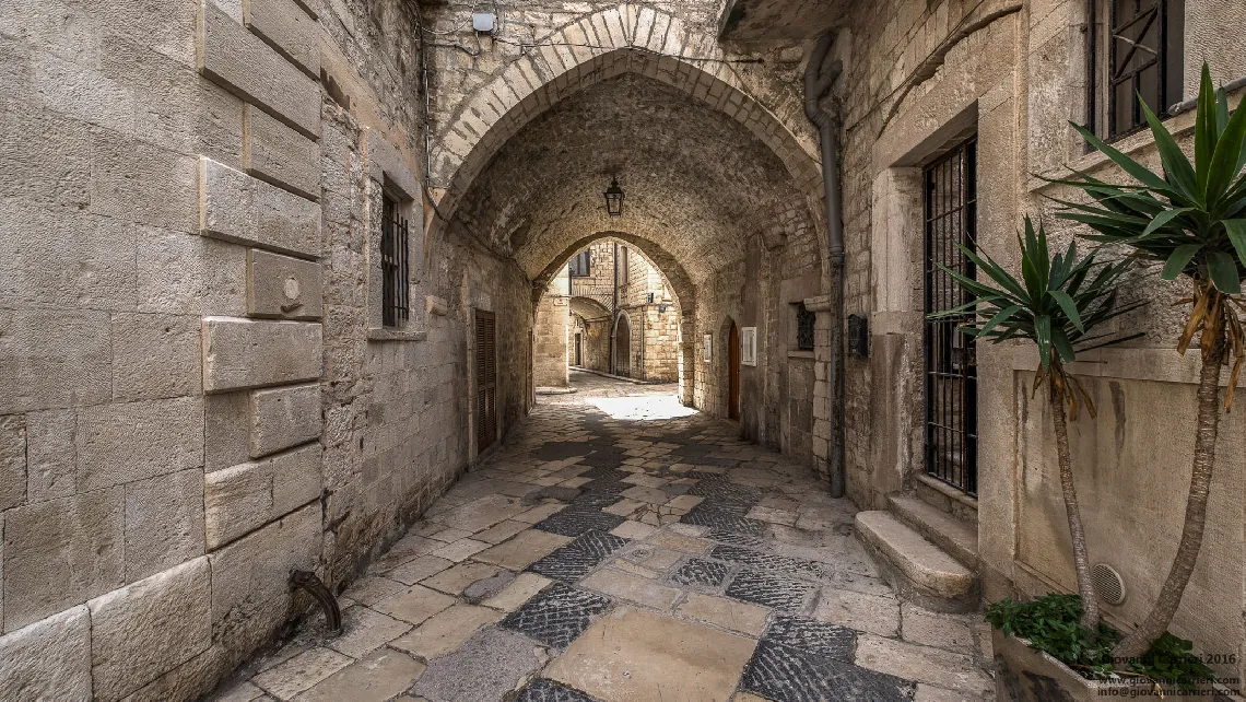 Glimpse of the old town of Giovinazzo