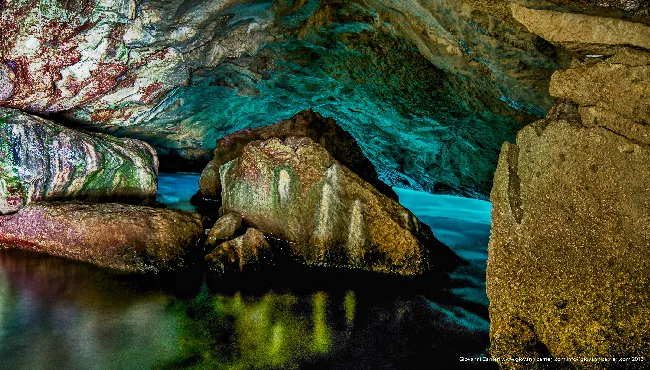 The green grotto and its colors, Marina di Andrano