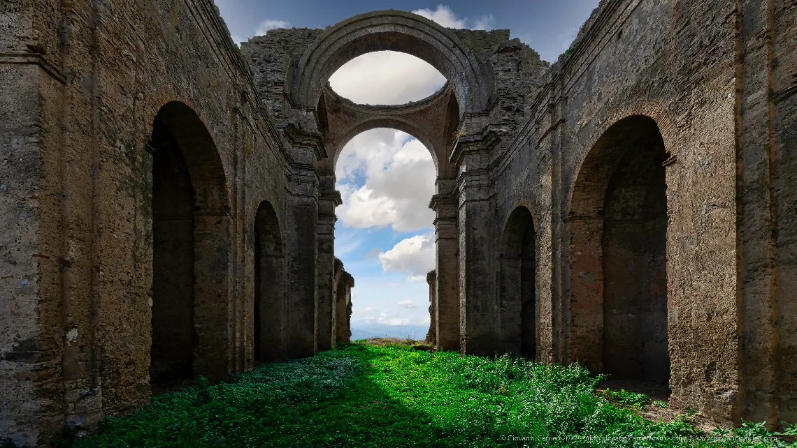 La chiesa diruta