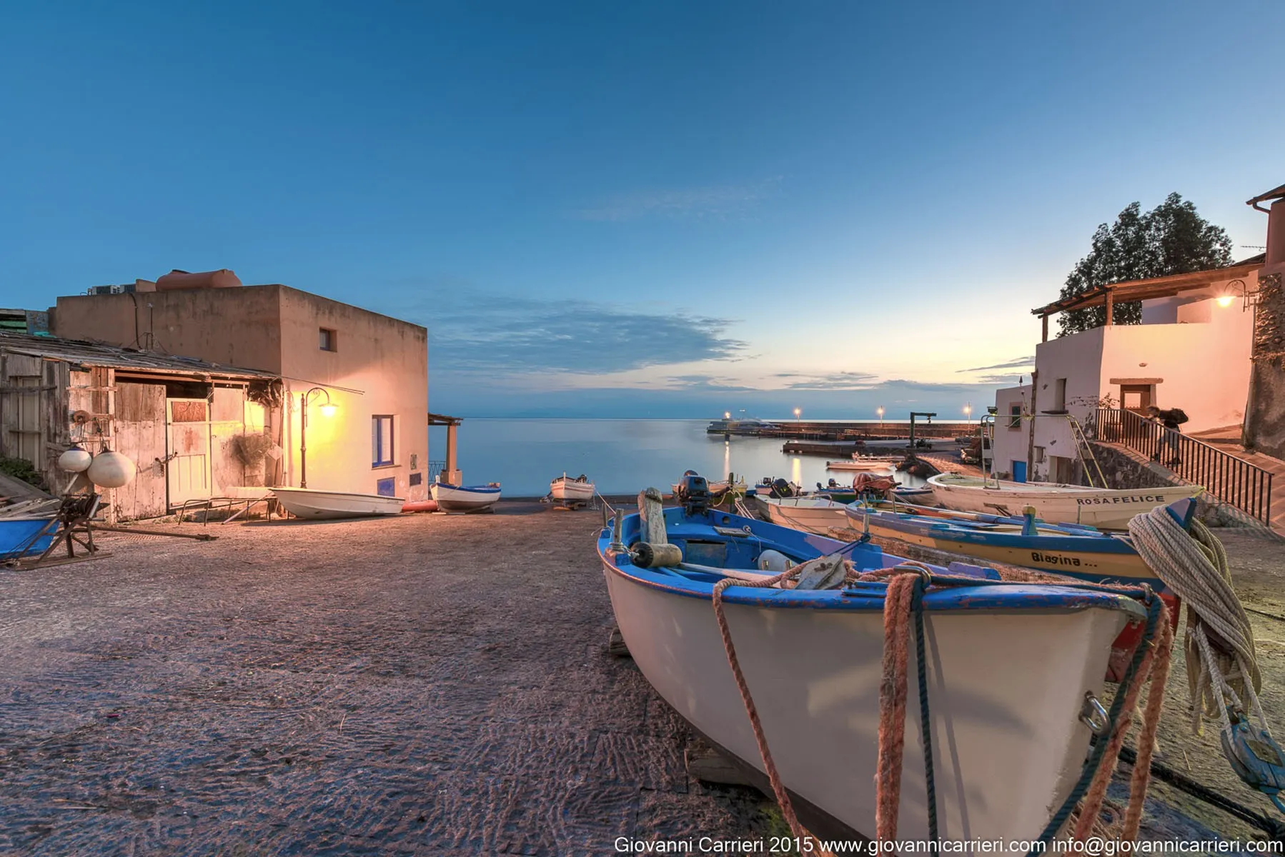 Il porto di Rinella al tramonto. Isola di Salina