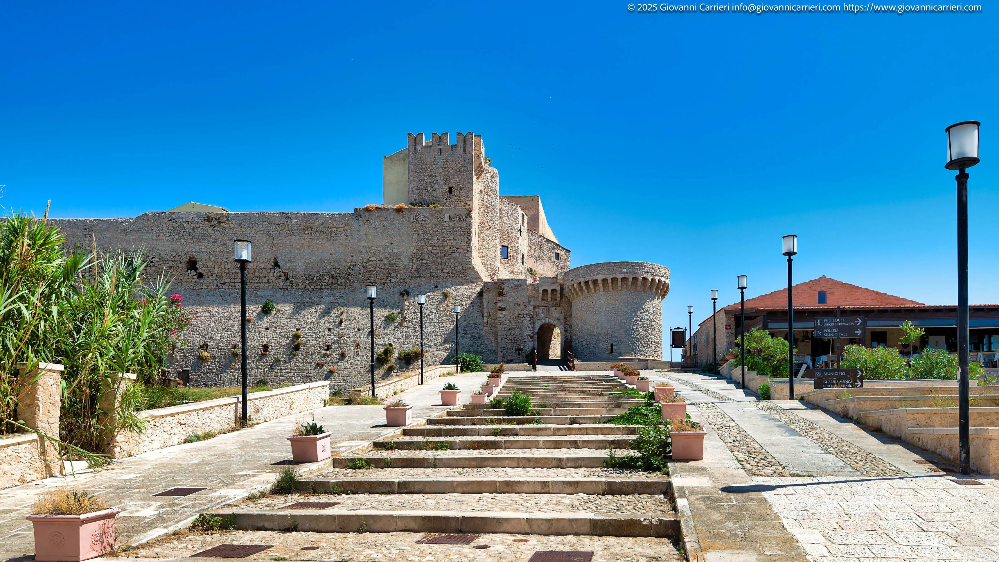 The entrance to the Castle of Badiali