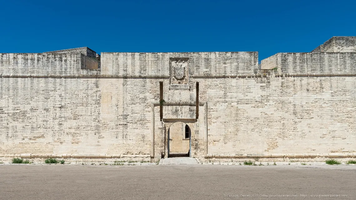 La porta falsa del castello di Lecce