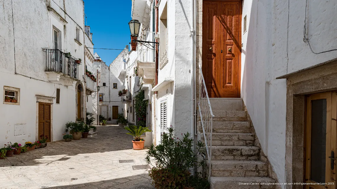 Locorotondo little street