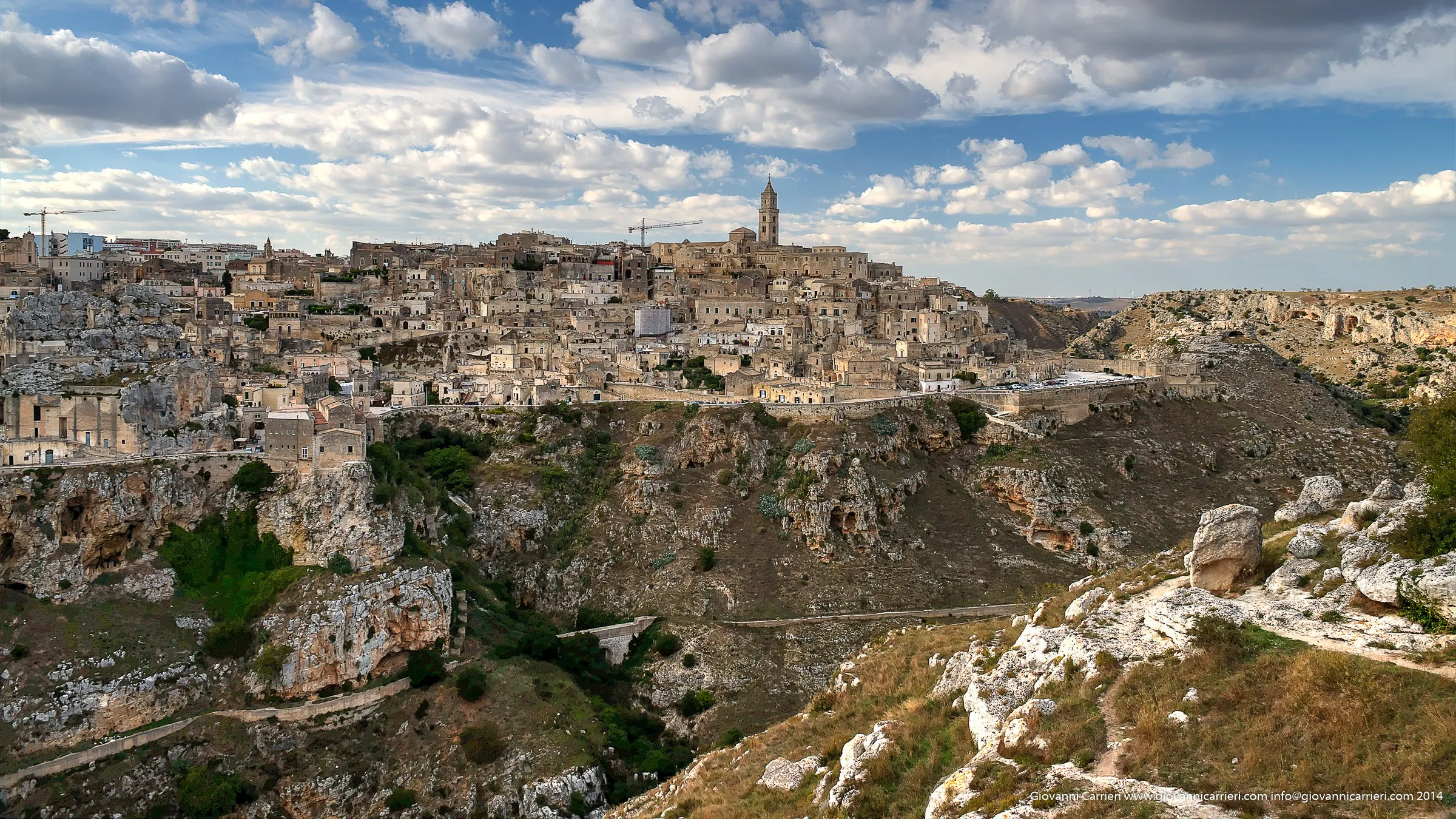 Il panorama di Matera con la gravina