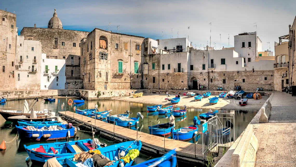 Port street, Monopoli