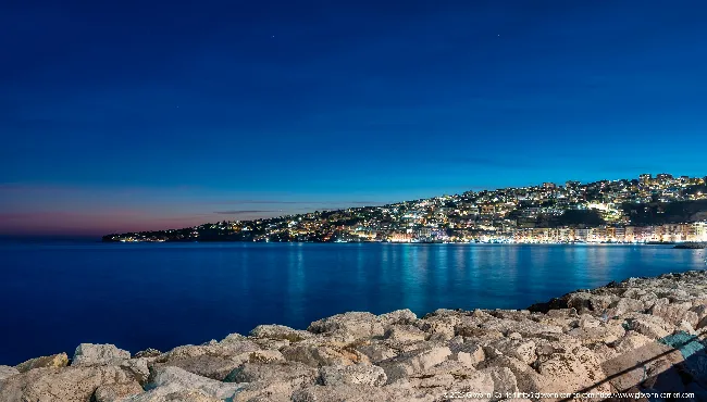 Lungomare di Mergellina a Napoli, vista notturna