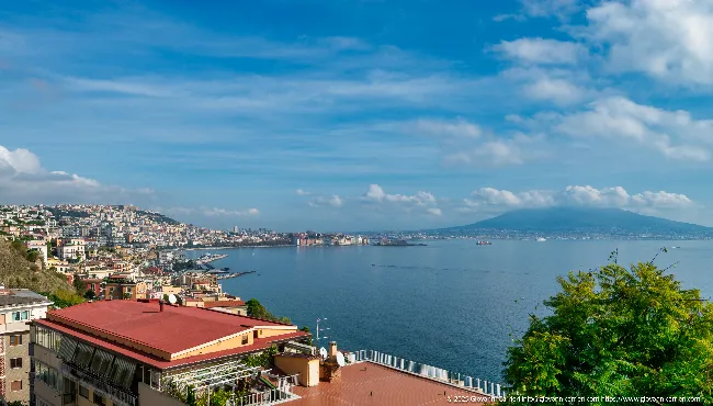 Panorama di Napoli da Via Petrarca, Golfo e Vesuvio