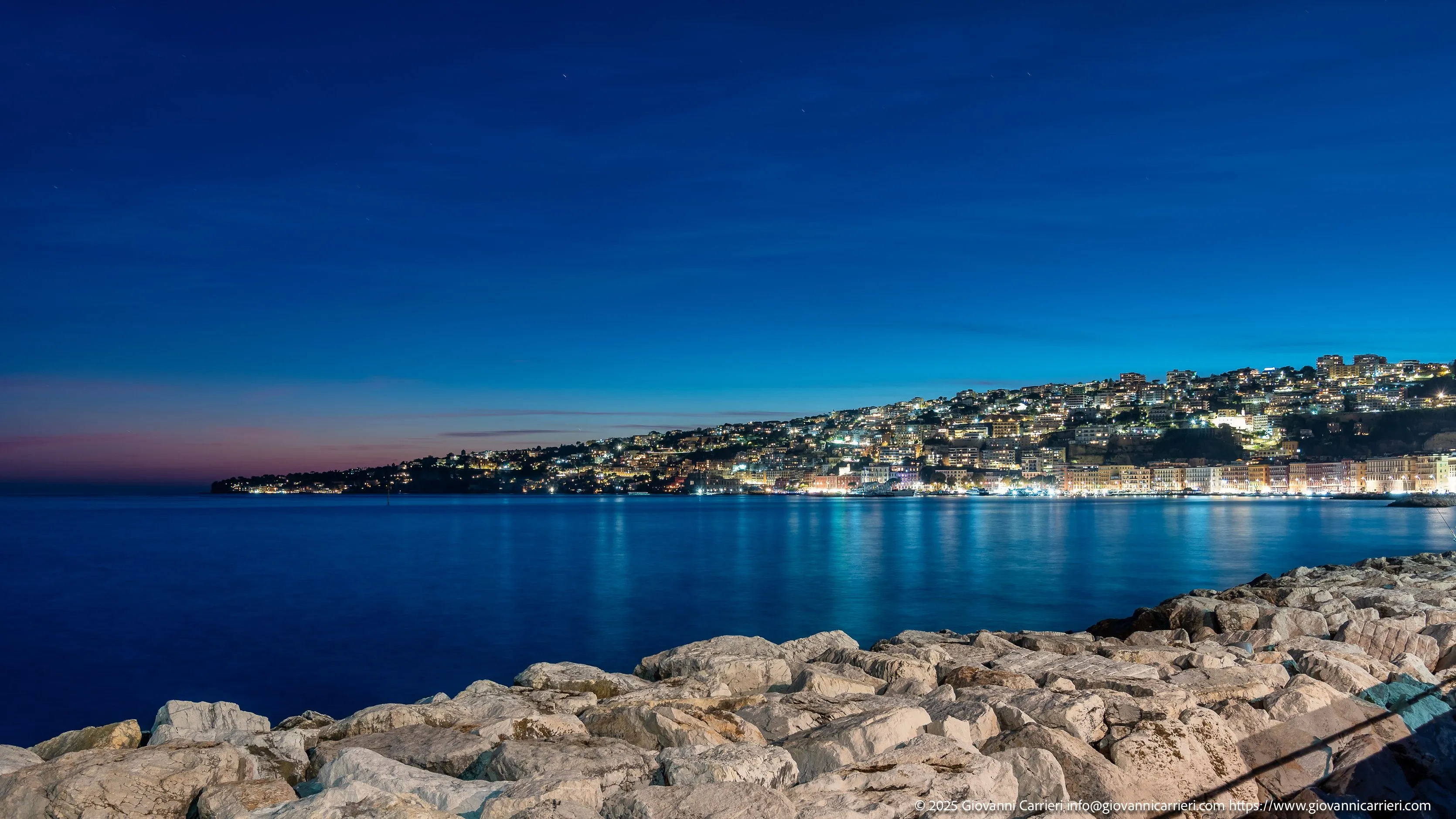 Lungomare di Mergellina a Napoli, vista notturna