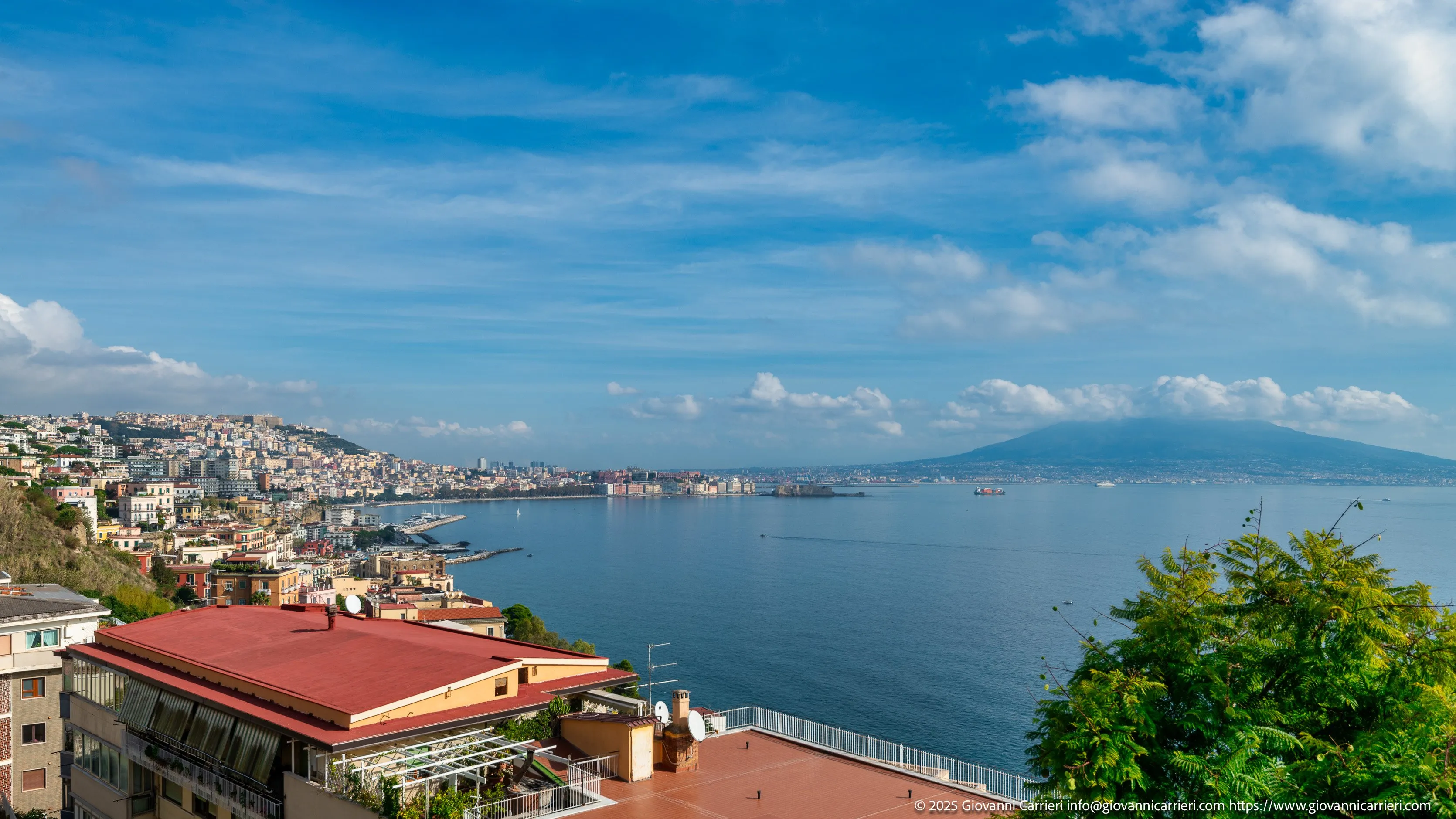 Panorama di Napoli da Via Petrarca, Golfo e Vesuvio