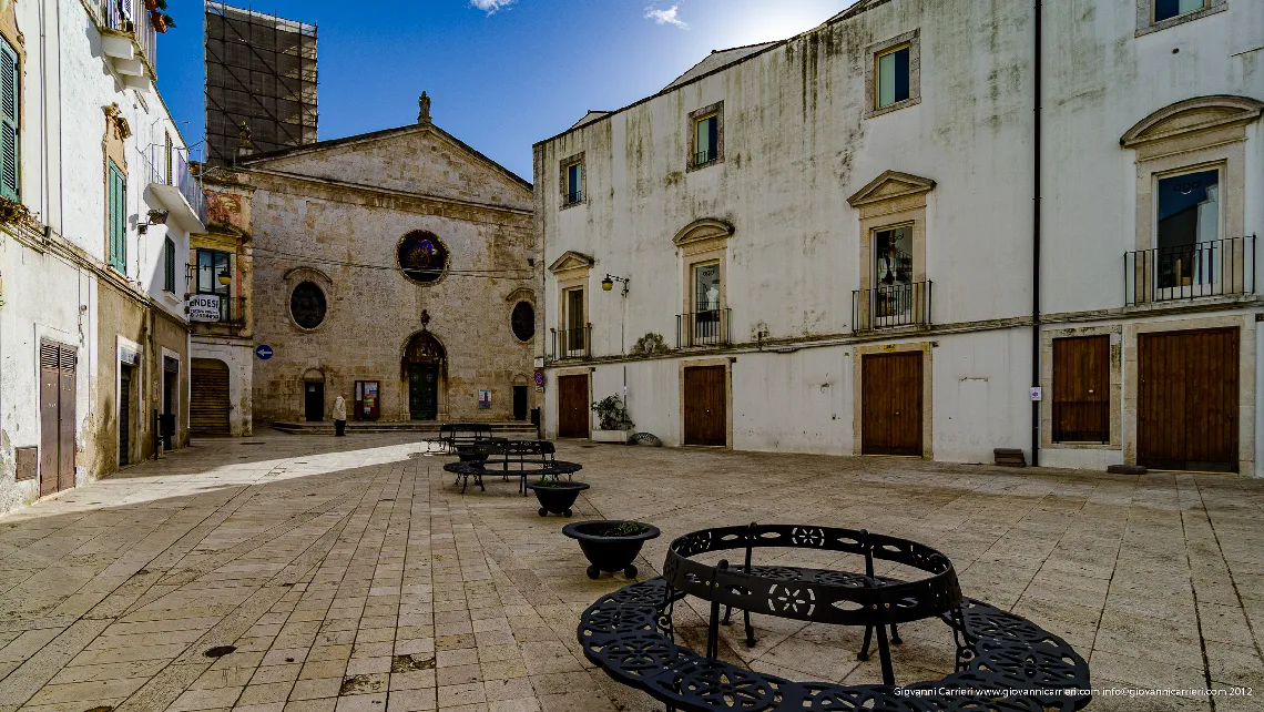 Plebiscite Square, other view - Noci