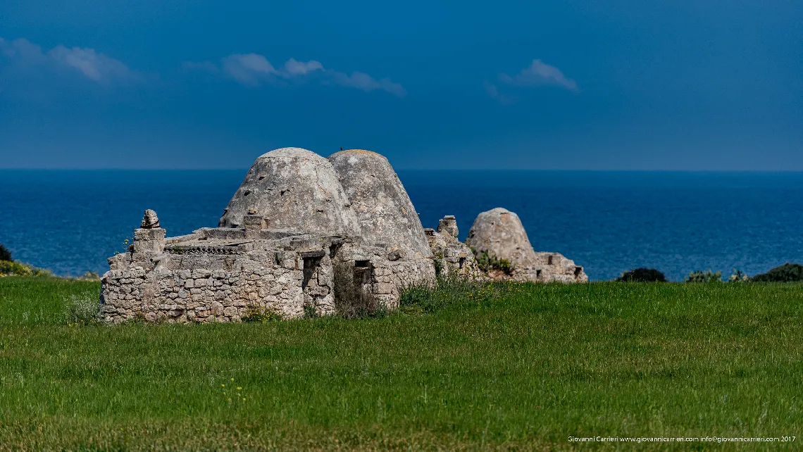 Un trullo nel parco dei trulli di Polignano a Mare