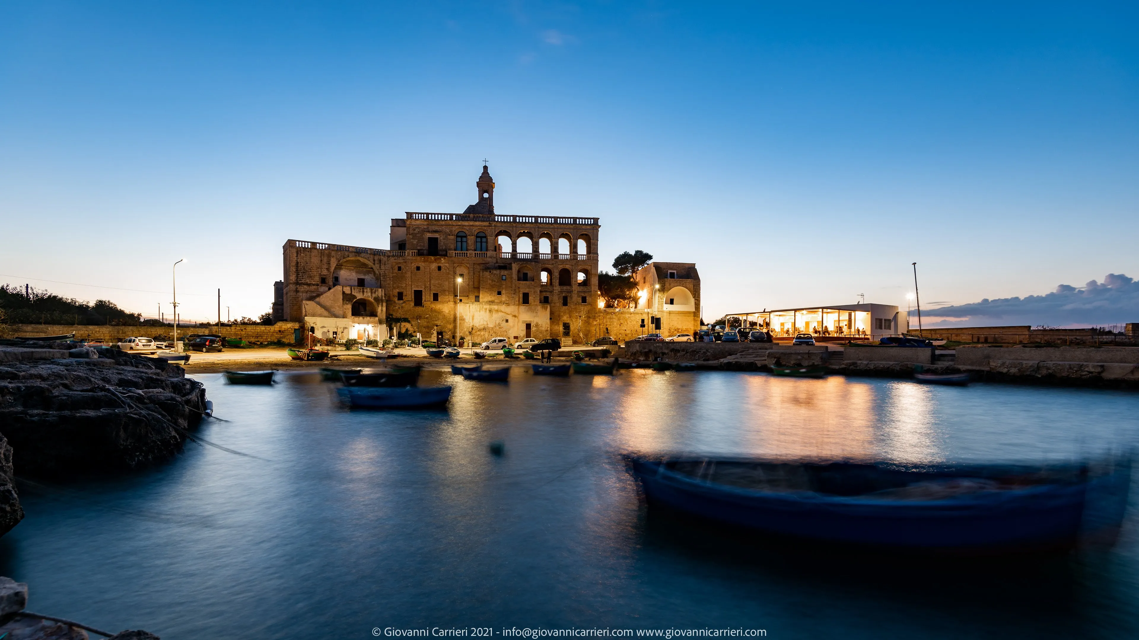  La suggestiva spiaggia di San Vito, Polignano a Mare