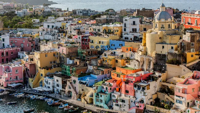 Il centro storico di Procida