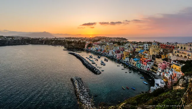 La marina di Corricella, Procida