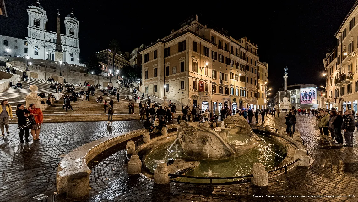 Piazza di Spagna, la Barcaccia e Trinità de Monti