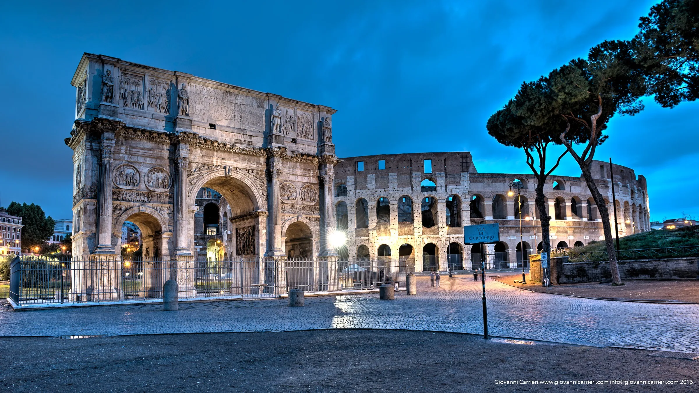 Il Colosseo e l'Arco di Costantino al tramonto