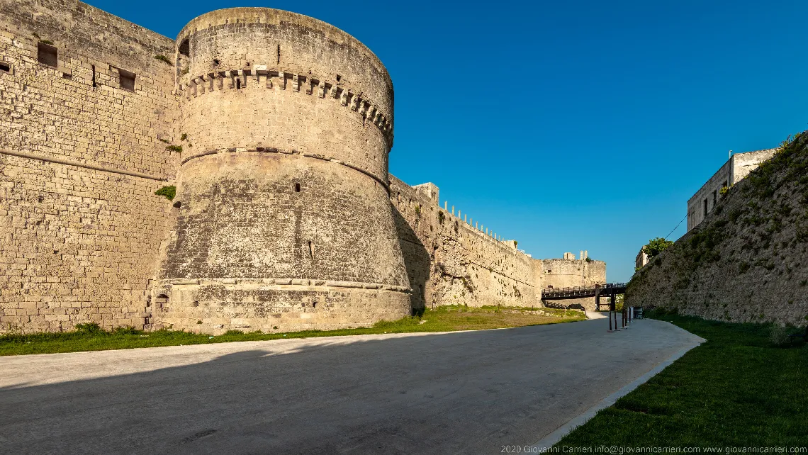 Il fossato del Castello di Otranto