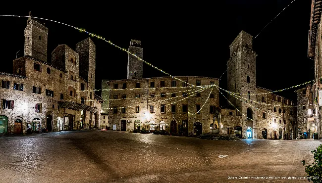 Il centro cittadino di San Gimignano, piazza della Cisterna