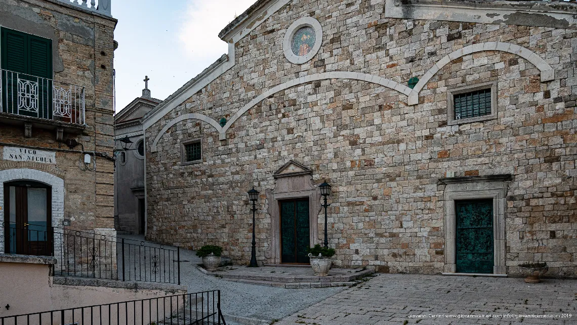 La facciata della chiesa madre di Sant'Agata di Puglia