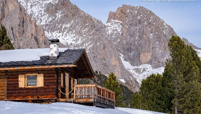 Alpine Hut Col Raiser