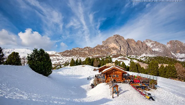 Odles Hut Col Raiser