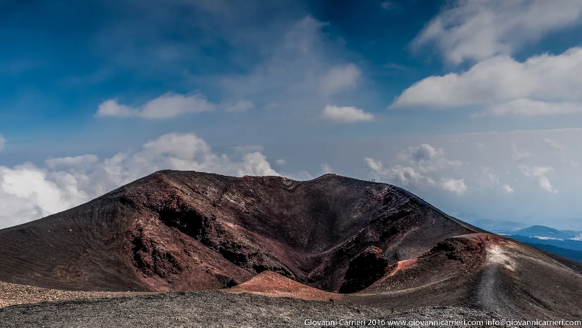 Un cratere del vulcano Etna