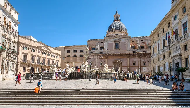 La piazza Pretoria a Palermo