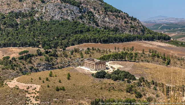 Una panoramica sul tempio di Segesta