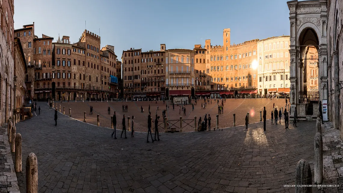 Panoramica di Piazza del Campo