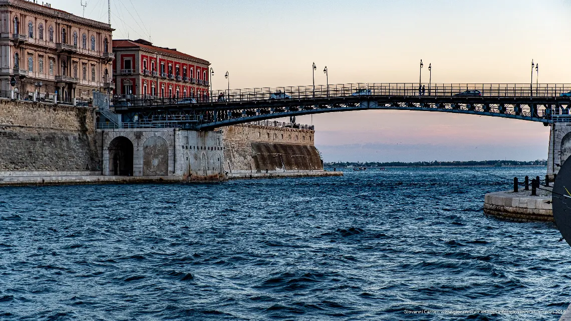 The swing bridge and the Aragon Castle - Taranto