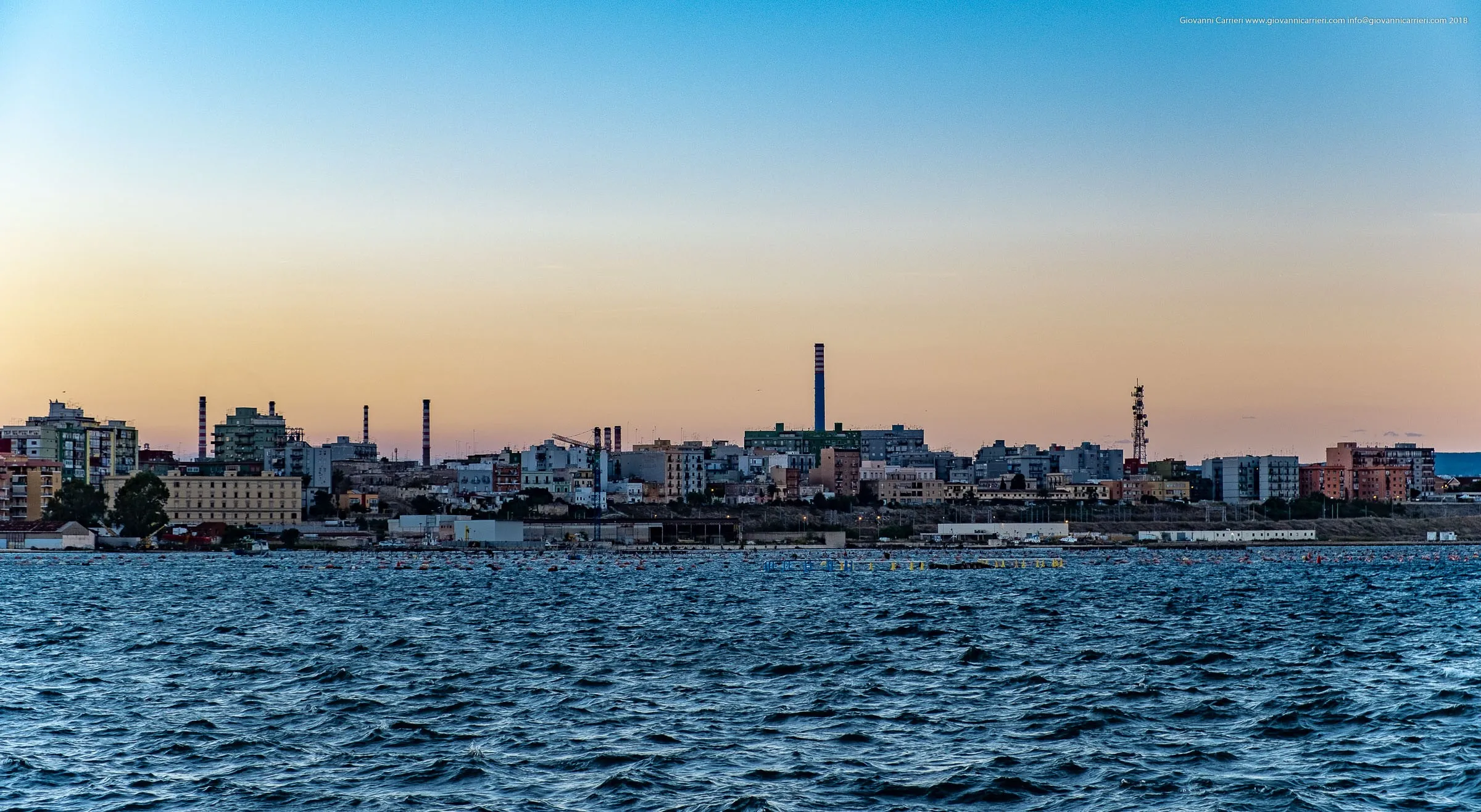 Il quartiere Tamburi visto dalla città vecchia di Taranto