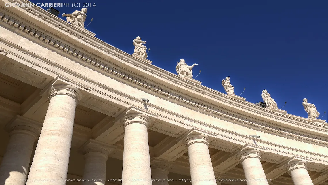 Particolare del Colonnato di Bernini - Piazza San Pietro Vaticano