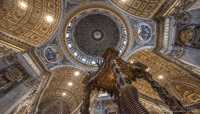 La Cupola del Michelangelo vista dalla navata centrale
