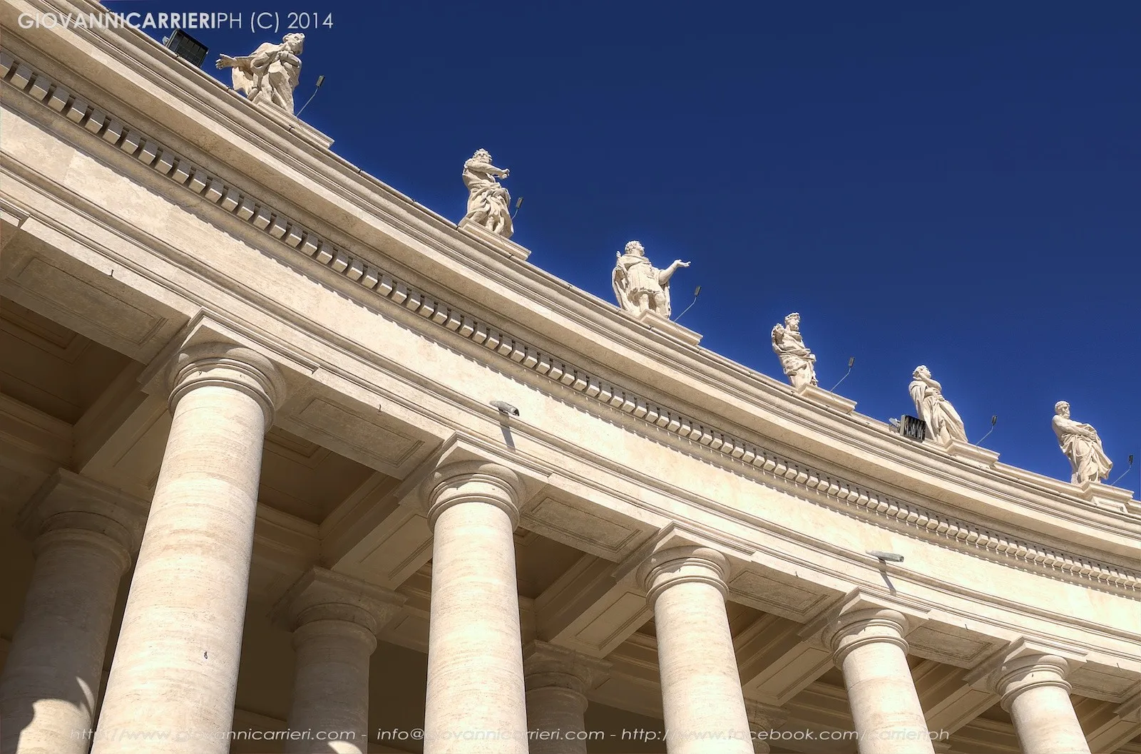 Particolare del Colonnato di Bernini - Piazza San Pietro Vaticano