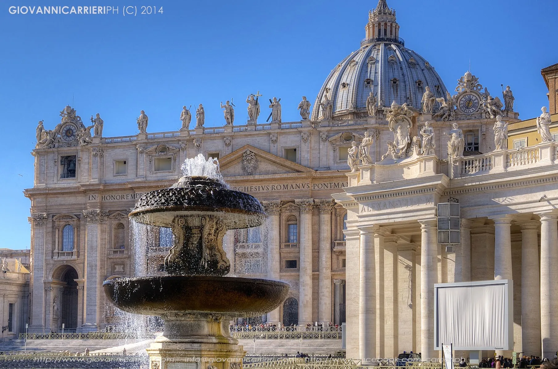 San Pietro, il colonnato del Bernini e la fontana del Maderno