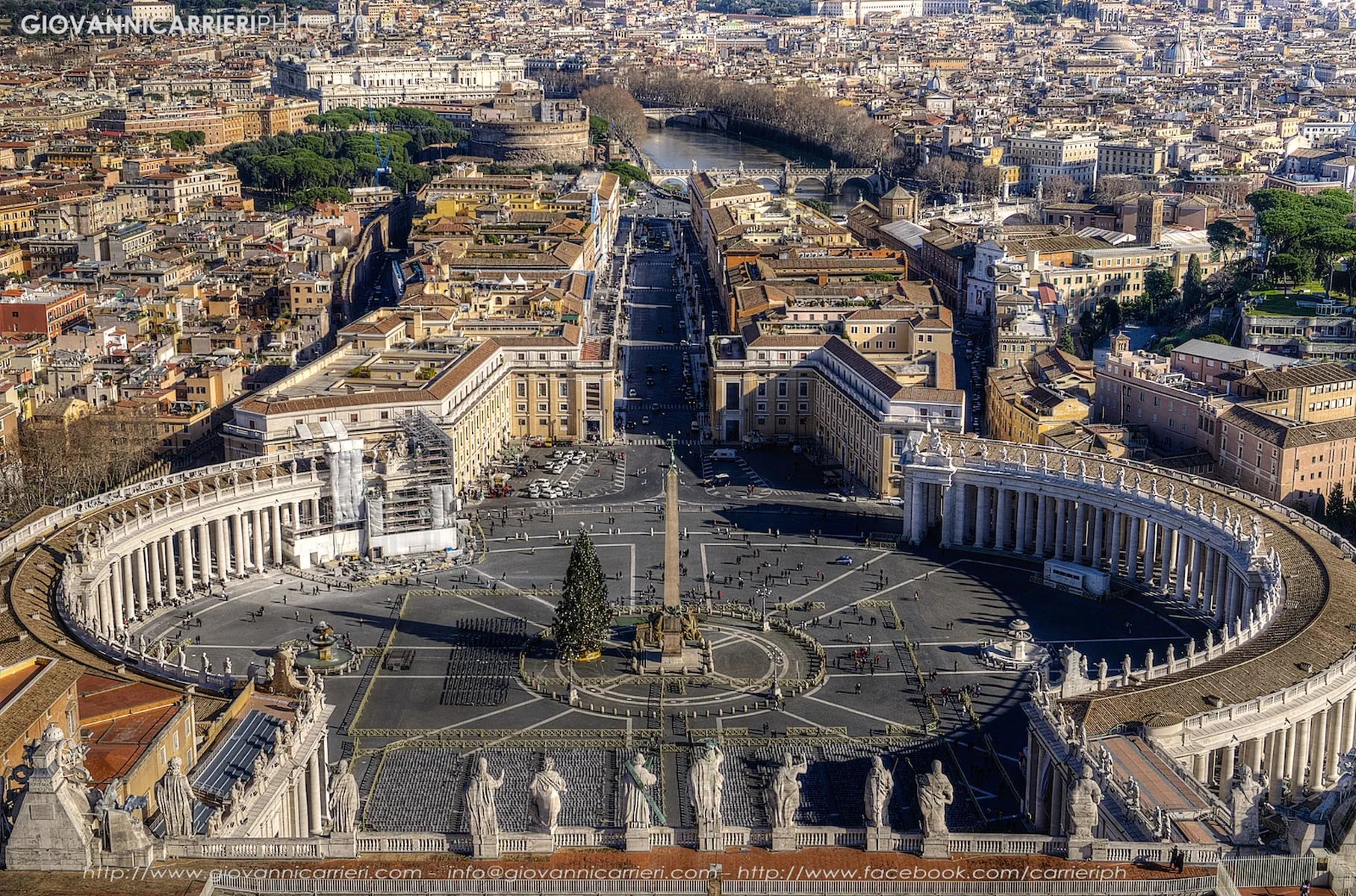 Piazza san Pietro vista dal cupolone del Michelangelo