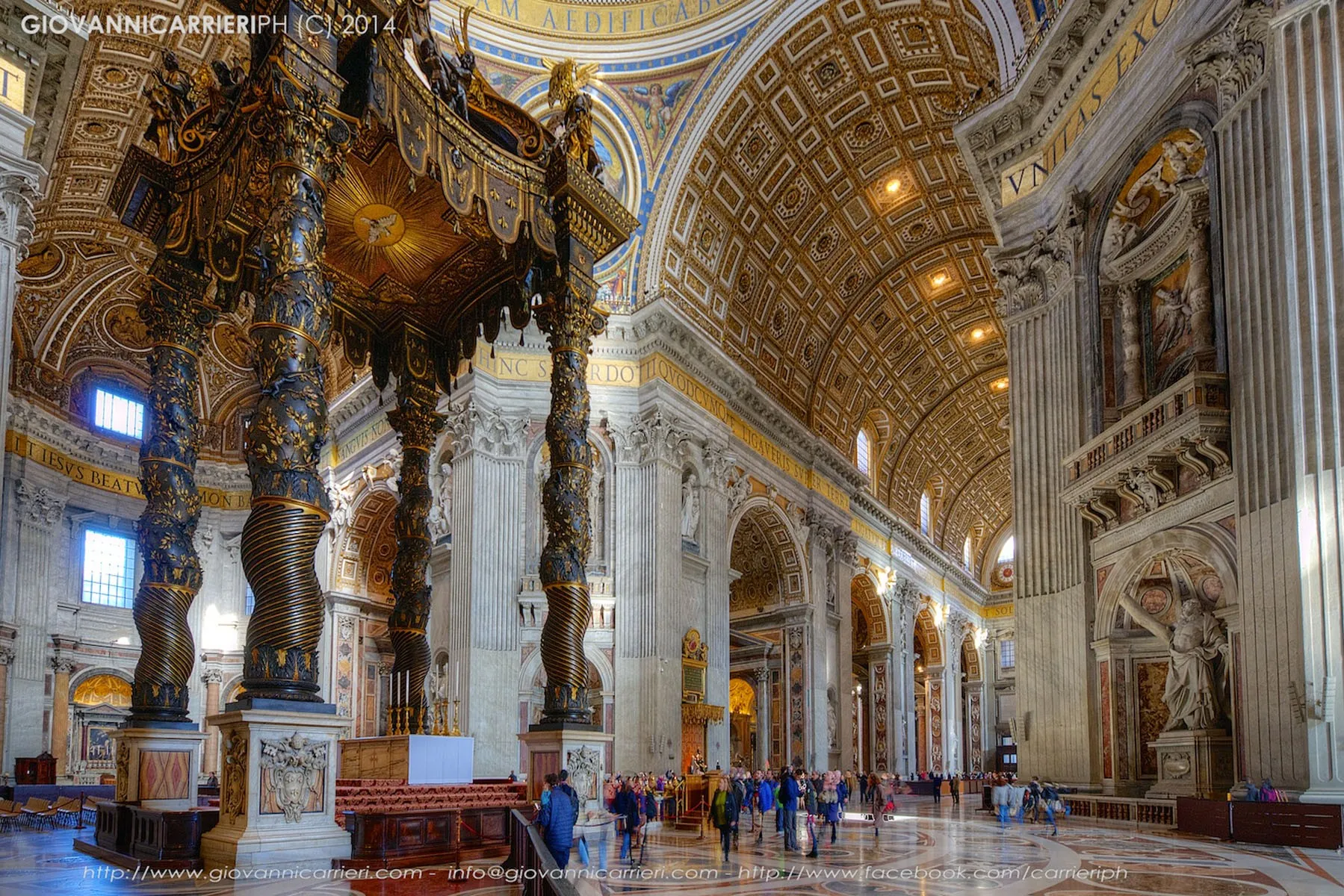 L'altare con il Baldacchino del Bernini
