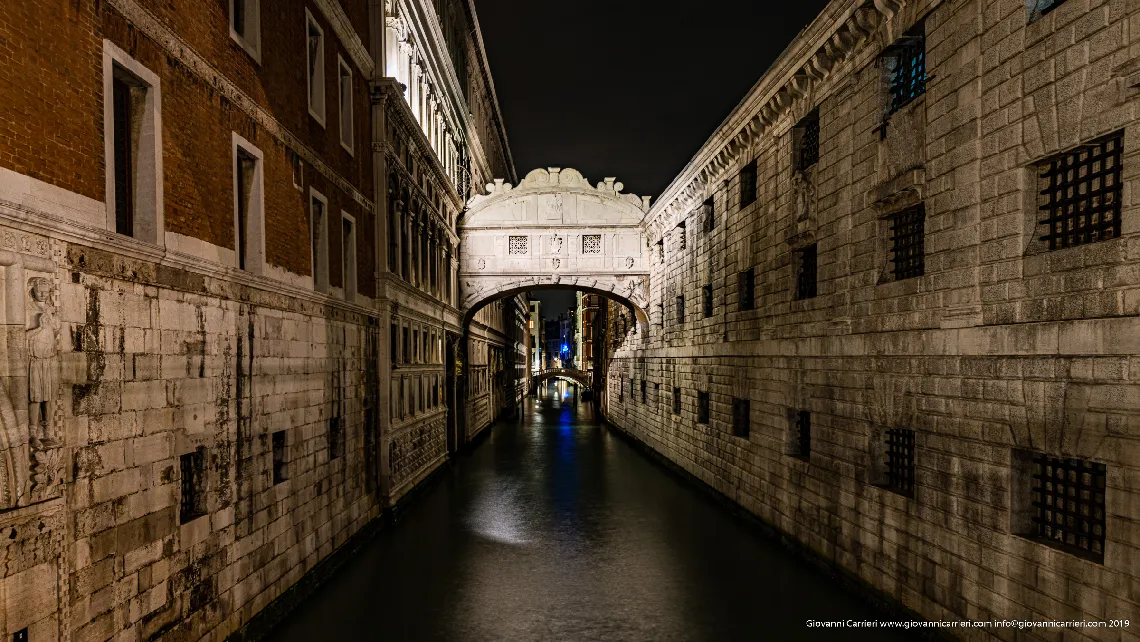 Il Ponte dei Sospiri - vista notturna Venezia