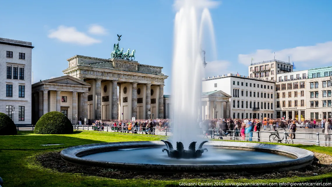 la Pariser Platz e la Porta di Brandeburgo