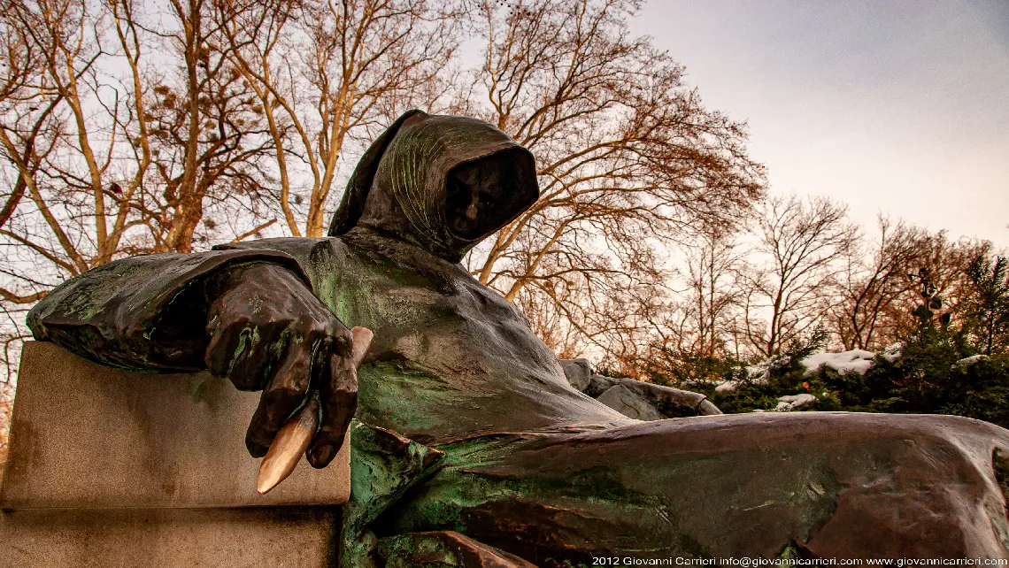 La statua dell'Anonimo a Budapest