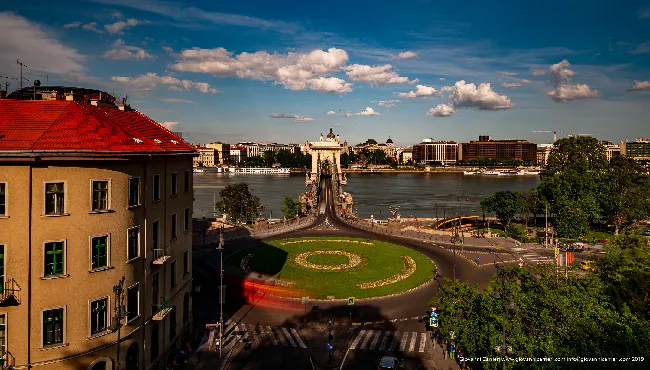 Ponte delle Catene e Piazza Clark Ádám dall'alto