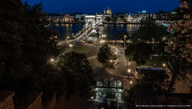 Ponte delle Catene di notte dalla collina di Buda