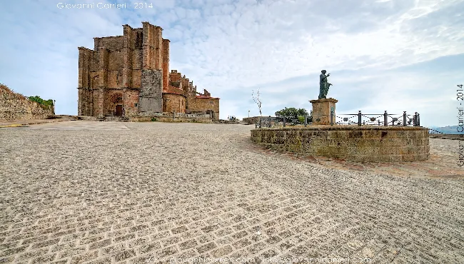 The church square with monument and sea view